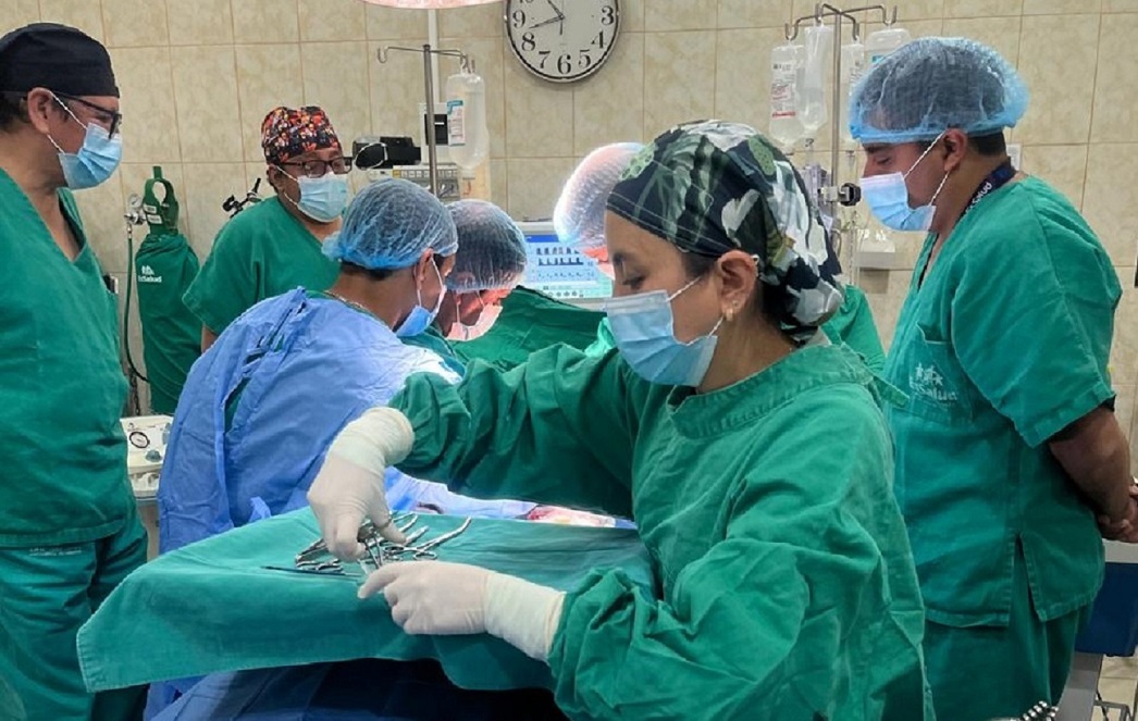 Equipo quirúrgico del hospital Almanzor Aguinaga se trasladó a Cajamarca para un milagro de salud